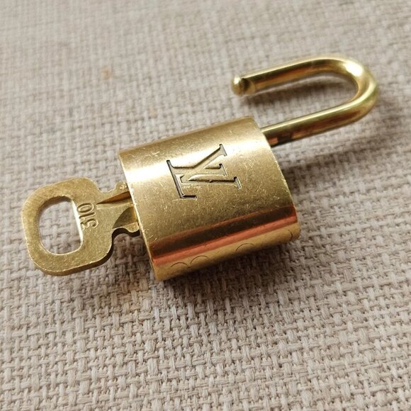 Louis Vuitton Paris Padlock Gold Tone Lock/Key 310 Made in France Authentic LV - Picture 12 of 13